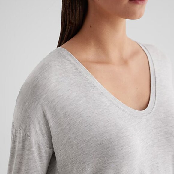 Express Women's Super-Soft Relaxed V-Neck Long Sleeve Tee, Silver Heather Gray - Picture 3 of 5
